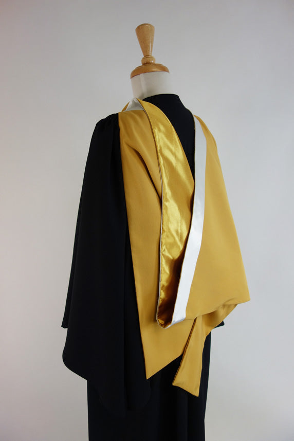 Macquarie University Bachelor Hood