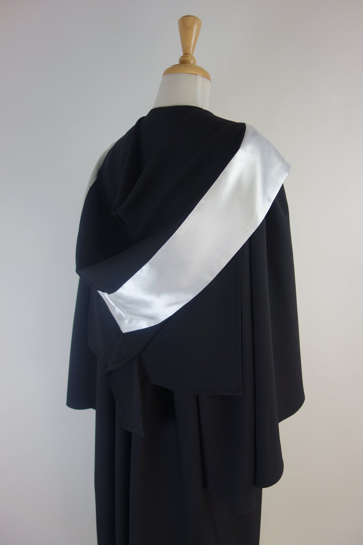 University of Queensland Bachelor Graduation Gown Set