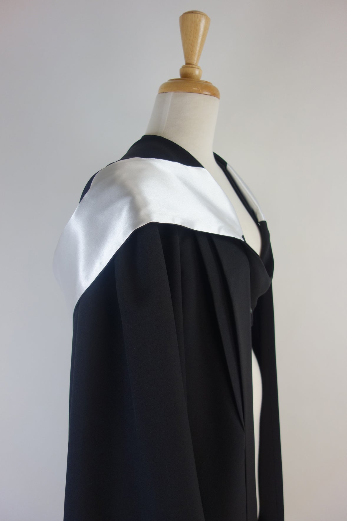 University of Queensland Bachelor Graduation Gown Set