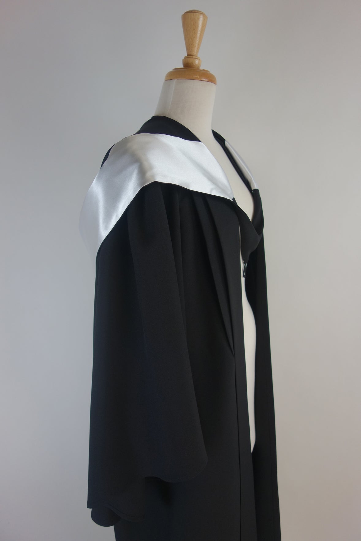 University of Queensland Bachelor Graduation Gown Set